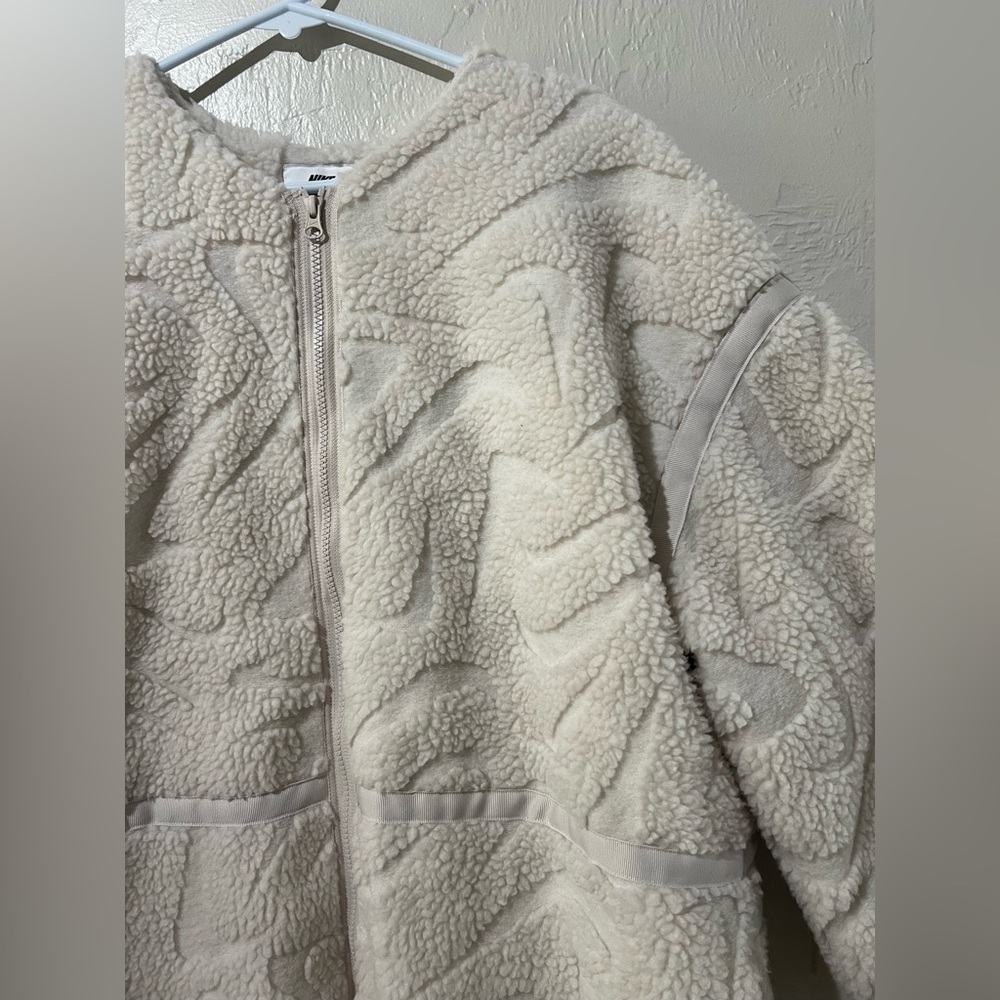 Nike jacket - Picture 3 of 5